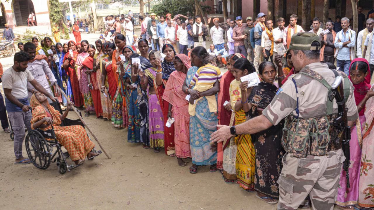 આ તમામ નેતાઓની ખાસિયત એ છે કે તેઓ માત્ર રાજકારણી નથી, પરંતુ પોતાના વિસ્તારમાં પ્રભાવશાળી વ્યક્તિઓ તરીકે ઓળખાય છે. કેટલાક પાસે અનુભવ છે તો કેટલાક નવી ઊર્જા સાથે આગળ વધી રહ્યા છે. 2026ની આ ચૂંટણીમાં મતદારો માટે પસંદગી કરવી સરળ નહીં રહે, કારણ કે દરેક રાજ્યમાં મજબૂત વિકલ્પો ઉપલબ્ધ છે. આ ચૂંટણીનું પરિણામ માત્ર રાજ્ય સરકાર જ નહીં, પરંતુ રાષ્ટ્રીય રાજકારણ પર પણ અસર કરી શકે છે. (Image Credit Source: Social Media)