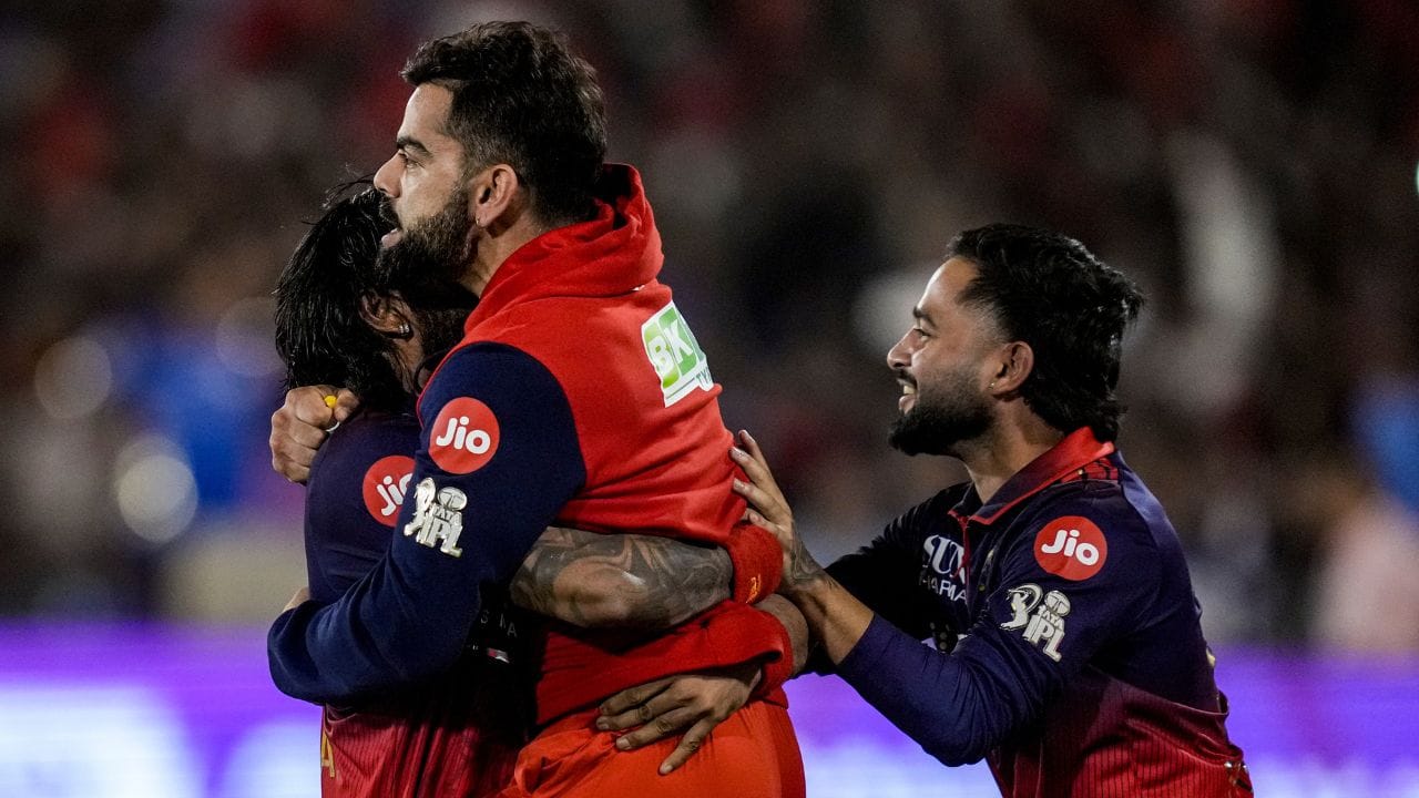 RCBના ચાહકો હવે આશા રાખી રહ્યા છે કે આ વખતે ટીમ માત્ર પ્લેઓફ સુધી મર્યાદિત નહીં રહે પરંતુ ફરી એકવાર IPL ટ્રોફી પોતાના નામે કરશે.