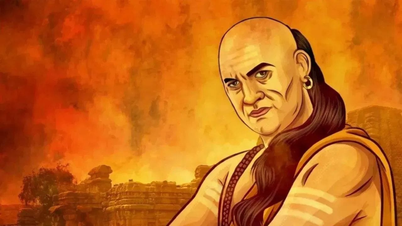 દંડ (સુરક્ષા): આક્રમક રણનીતિ: 'દંડ' એટલે સૈન્ય શક્તિ. સર્જિકલ સ્ટ્રાઈક અને સરહદો પર મજબૂત ઈન્ફ્રાસ્ટ્રક્ચર એ દર્શાવે છે કે ભારત હવે માત્ર પ્રતિક્રિયા નથી આપતું પણ સક્રિય પગલાં પણ ભરે છે. રાષ્ટ્રીય સુરક્ષા પર 'ઝીરો ટોલરન્સ' એ ચાણક્યની નીતિનું આધુનિક સ્વરૂપ છે.