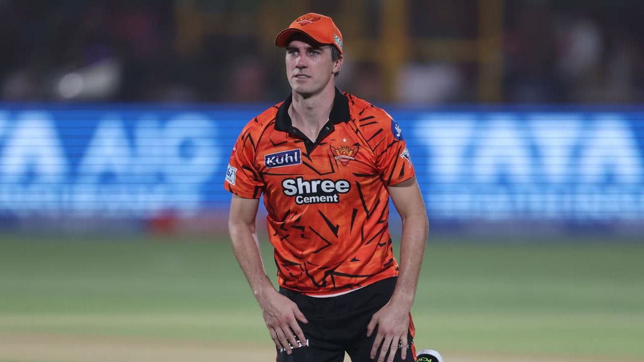 મેચ બાદ IPL મેનેજમેન્ટે સ્લો ઓવર રેટ માટે કેપ્ટન પેટ કમિન્સને 12 લાખ રૂપિયાનો દંડ ફટકાર્યો હતો. આ સિઝનમાં હૈદરાબાદની આ પહેલી ભૂલ હોવાથી દંડ માત્ર કેપ્ટન સુધી મર્યાદિત રાખવામાં આવ્યો હતો. અગાઉ આ જ કારણસર અક્ષર પટેલ અને શ્રેયસ અય્યરને પણ દંડ થયો હતો.