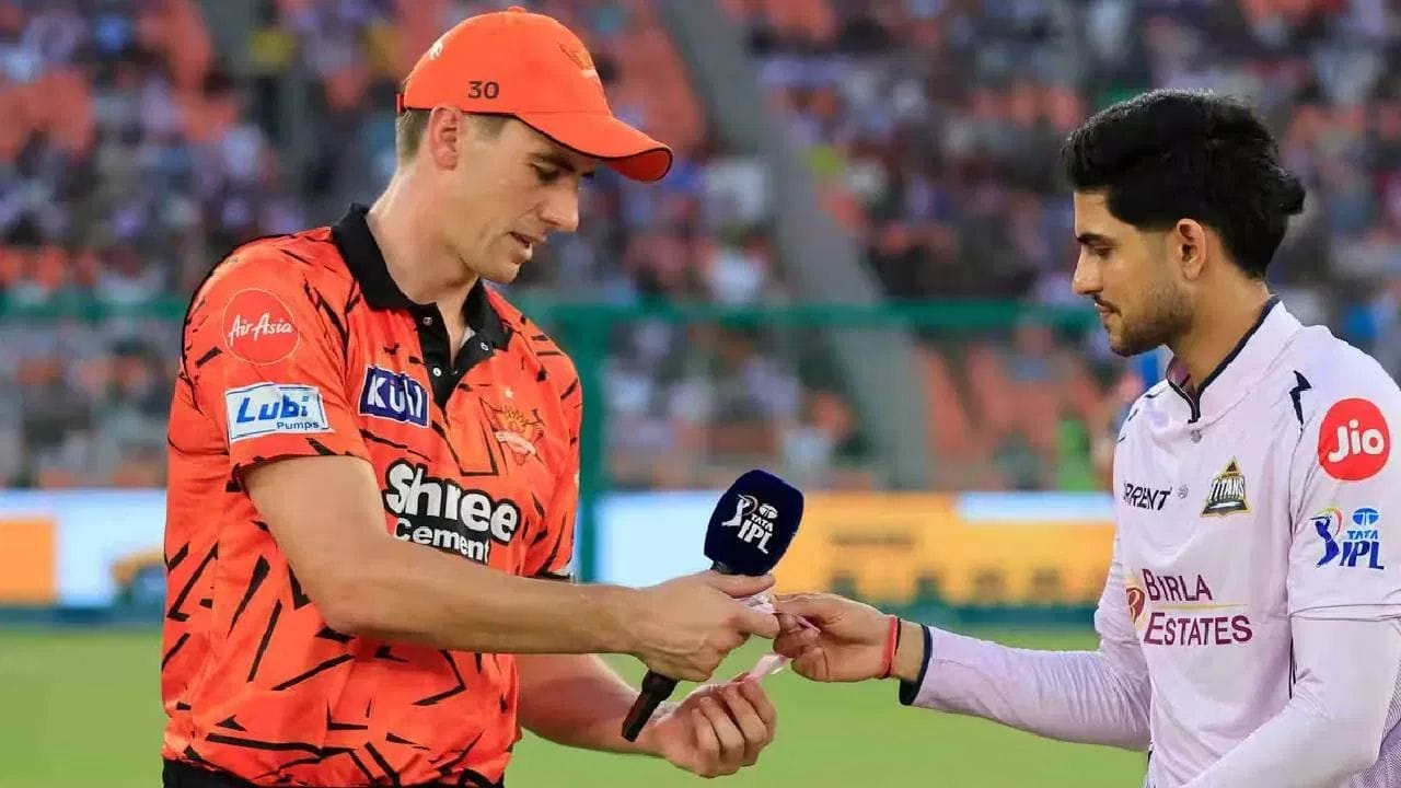 ગુજરાત ટાઈટન્સ સામે સનરાઈઝર્સ હૈદરાબાદને IPL ઈતિહાસની સૌથી શરમજનક હારનો સામનો કરવો પડ્યો, સાથે જ કેપ્ટન પેટ કમિન્સને સ્લો ઓવર રેટ બદલ BCCI દ્વારા 12 લાખ રૂપિયાનો દંડ ફટકારવામાં આવ્યો. આ હાર બાદ હૈદરાબાદની પ્લેઓફની આશાઓ પર પણ સવાલો ઊભા થયા છે.