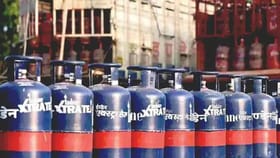 Breaking News: કોમર્શિયલ LPG સિલિન્ડરના ભાવમાં ₹993નો વધારો