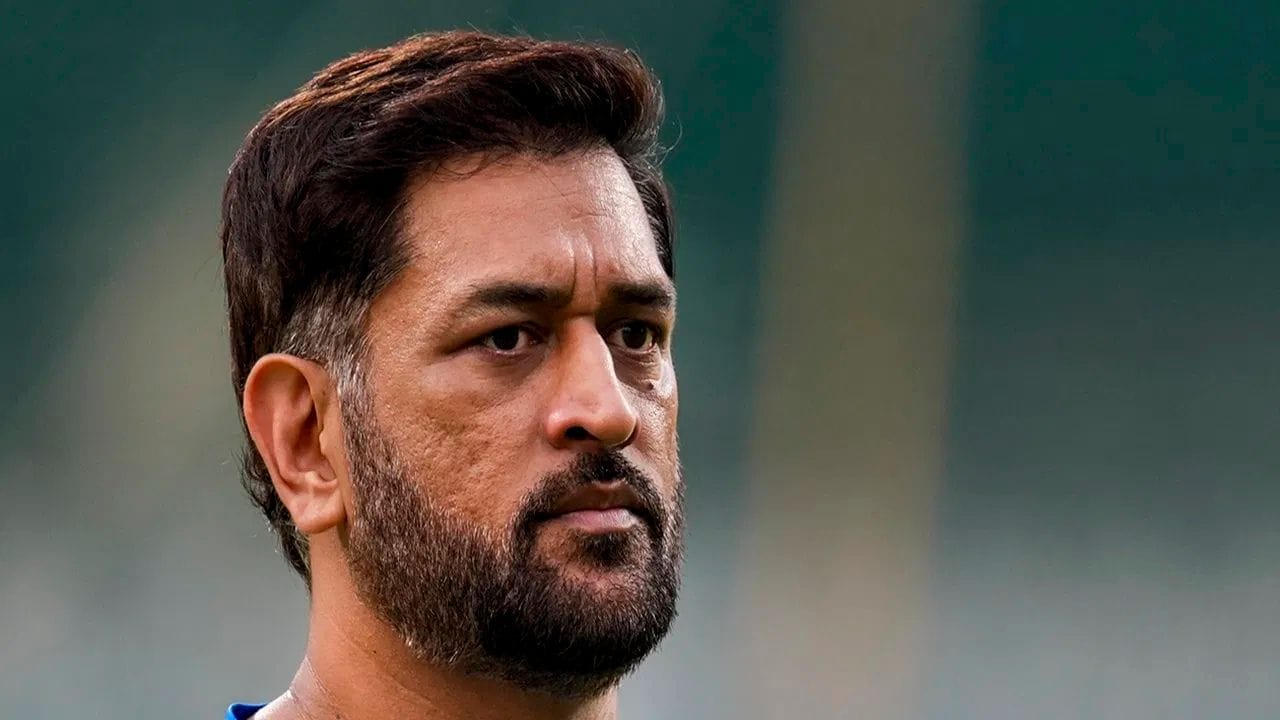 IPL 2026 પર કોમેન્ટ્રી કરી રહેલા ભૂતપૂર્વ ક્રિકેટર મોહમ્મદ કૈફે દાવો કર્યો છે કે આ ધોનીની છેલ્લી સિઝન છે અને તે કદાચ ફરી નહીં રમે. તેણે કહ્યું કે એવું લાગે છે કે જો ધોની રમશે તો 18 મે એ તેની છેલ્લી મેચ હશે. ચેન્નાઈ સુપર કિંગ્સ તે દિવસે ઘરઆંગણે પોતાની છેલ્લી મેચ રમશે.