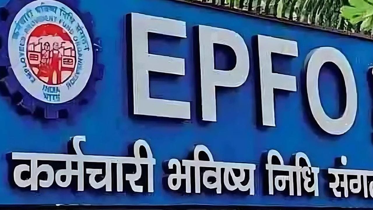  EPF ઉપરાંત, EPS માં આ ભૂલ વધુ ગંભીર હોઈ શકે છે. પેન્શન મેળવવા માટે ઓછામાં ઓછા 10 વર્ષની સેવા જરૂરી છે. જો તમારી જોઇનિંગ અથવા એક્ઝિટ તારીખ ખોટી હોય, તો તમારી સેવા અવધિ ટૂંકી અથવા લાંબી દેખાઈ શકે છે. જો તમે 10 વર્ષની નજીક છો અને એક નાની ભૂલ થાય છે, તો તમને આજીવન પેન્શન ન મળી શકે.

