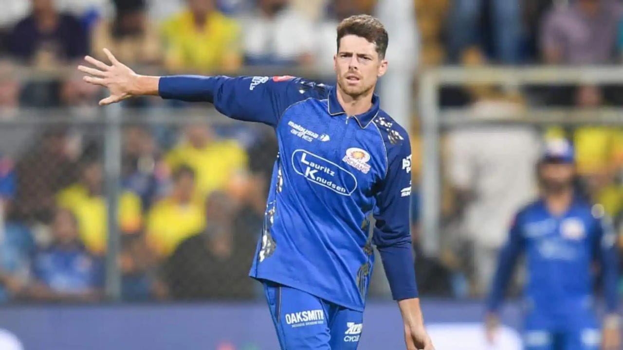 સેન્ટનર IPL 2026માં મુંબઈ ઇન્ડિયન્સ સાથે મોડા જોડાયા હતા. વ્યક્તિગત કારણોસર વિરામ લીધા બાદ તેમણે ટીમ માટે ચાર મેચ રમ્યા હતા, જેમાં પાંચ વિકેટ ઝડપી અને 26 રન બનાવ્યા હતા. પરંતુ ઈજાને કારણે હવે તેઓ આખી સિઝનથી બહાર થઈ ગયા છે.