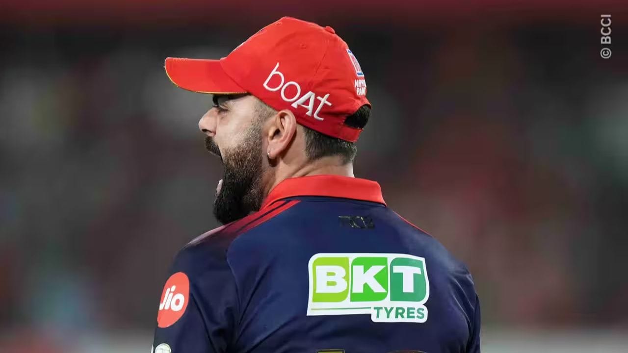 RCB માટે આ ડ્રોપ કેચ ખૂબ મોંઘો સાબિત થયો. જ્યારે અભિષેકનો કેચ છોડાયો ત્યારે તે 25 રન પર હતો, પરંતુ ત્યારબાદ તેણે વધુ 31 રન ઉમેર્યા. એટલે કે, એક જ ભૂલના કારણે બેંગલુરુની ટીમને સીધો 31 રનનો ફટકો પડ્યો. IPL જેવી મોટી ટૂર્નામેન્ટમાં આવી નાની ભૂલો પણ મેચનું પરિણામ બદલવાની તાકાત રાખે છે.