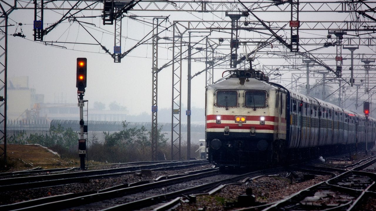 જૂન મહિનામાં ભારતીય રેલવે દ્વારા ટ્રેક અપગ્રેડેશન અને અન્ય ટેક્નિકલ કામગીરી માટે મેગા બ્લોક હાથ ધરવામાં આવશે. આ કામગીરી દરમિયાન કુલ 77 ટ્રેનો રદ કરવામાં આવશે, જ્યારે કેટલીક ટ્રેનોના રૂટમાં ફેરફાર કરવામાં આવશે. જો તમે જૂન મહિનામાં ટ્રેન દ્વારા મુસાફરી કરવાની યોજના બનાવી રહ્યા છો, તો અગાઉથી ટ્રેનનું સ્ટેટસ અને સમયપત્રક ચકાસી લેવું જરૂરી રહેશે.