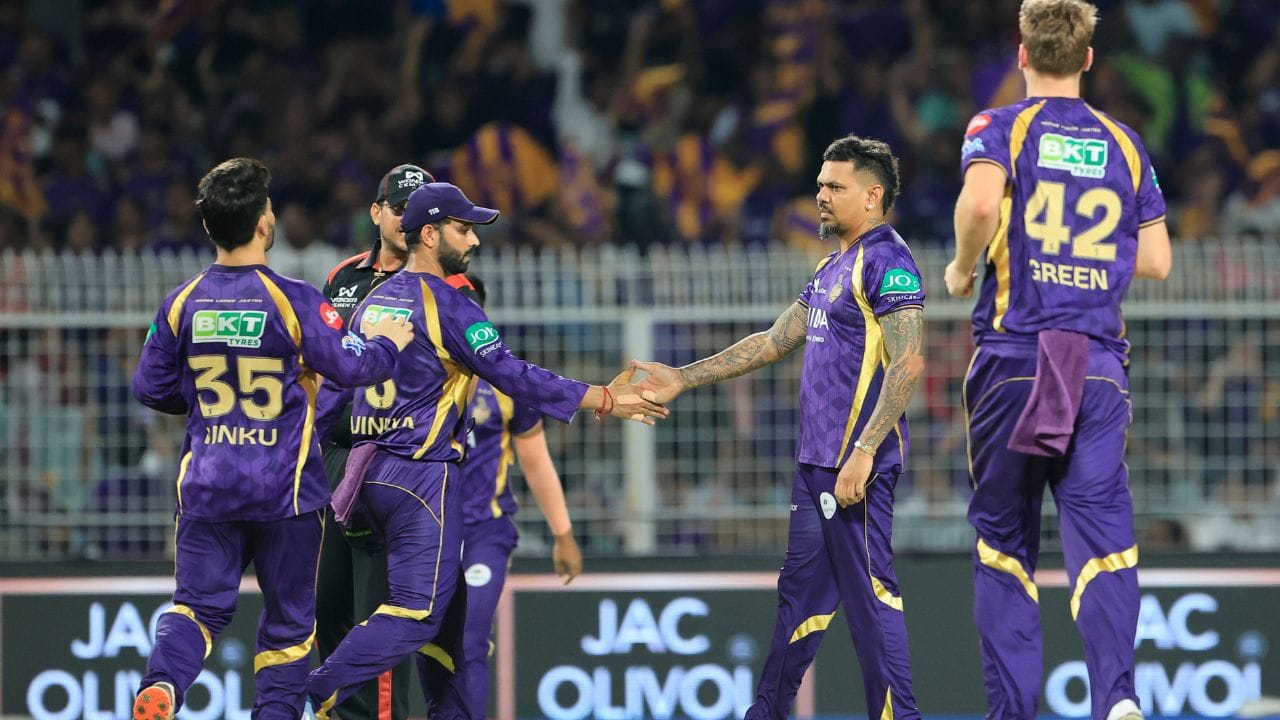 બીજી તરફ KKR પાસે હજુ બે મેચ બાકી છે. બંને ટીમો 15 પોઈન્ટ સુધી પહોંચી શકે છે, પરંતુ તે માટે મુંબઈ ઇન્ડિયન્સે રાજસ્થાનને હરાવવું પણ જરૂરી બનશે.