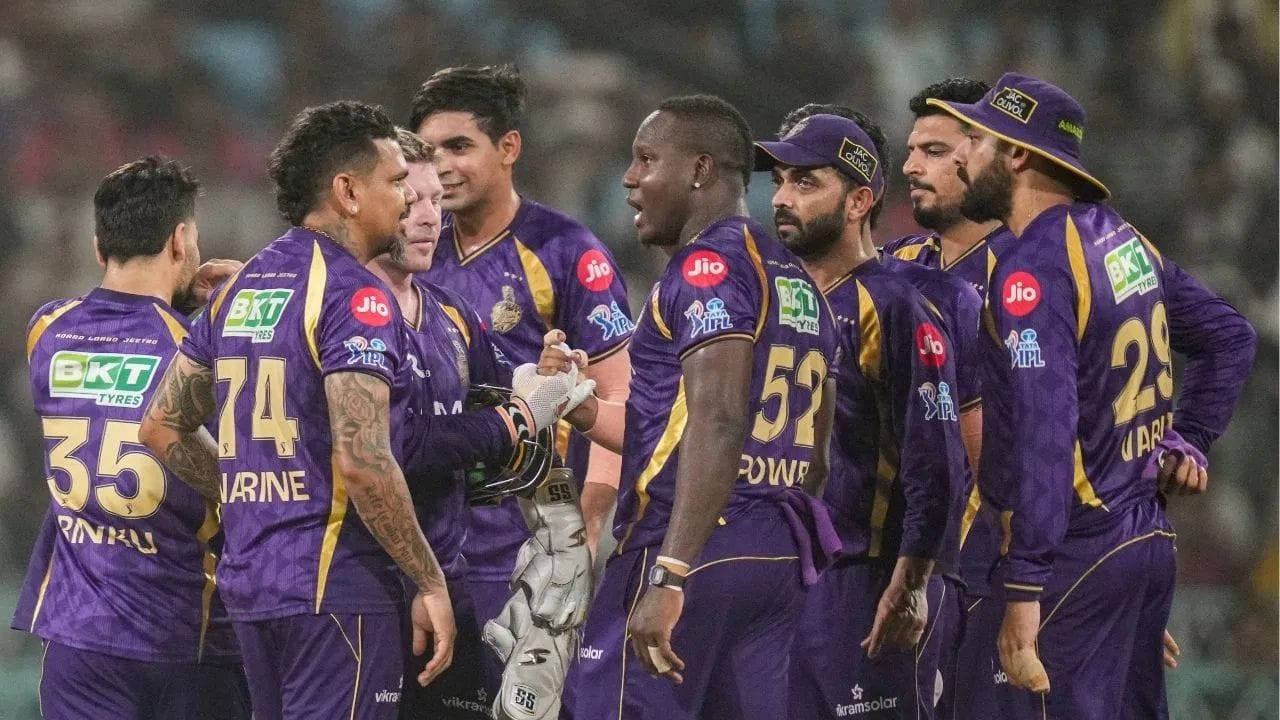 જો આજની મેચમાં KKR ને RCB સામે હાર મળે તો પણ ટીમ સત્તાવાર રીતે પ્લેઓફની રેસમાંથી બહાર નહીં થાય. જોકે, ત્યારબાદ સ્થિતિ ઘણી મુશ્કેલ બની જશે. ટીમને બાકીની ત્રણેય મેચ કોઈપણ સંજોગોમાં જીતવી જ પડશે.