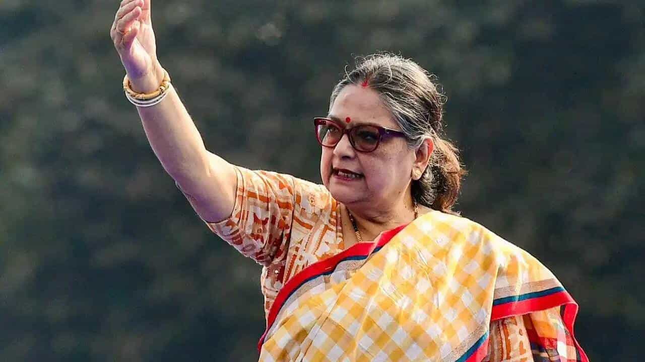 Breaking News : મમતા બેનર્જીને ફટકો, એક સમયના સાથીદાર સાંસદ કાકોલી ઘોષે, TMC ના તમામ હોદ્દા પરથી ધરી દીધુ રાજીનામું