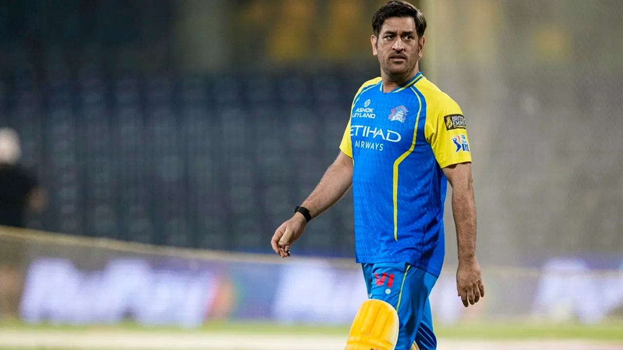 MS ધોની કદાચ IPL 2026 માં હવે રમતો જોવા મળશે નહીં. ચેન્નાઈ સુપર કિંગ્સની સિઝનની છેલ્લી મેચ અમદાવાદમાં ગુજરાત ટાઈટન્સ સામે છે, અને ધોની આ મેચમાં પણ નહીં રમે.