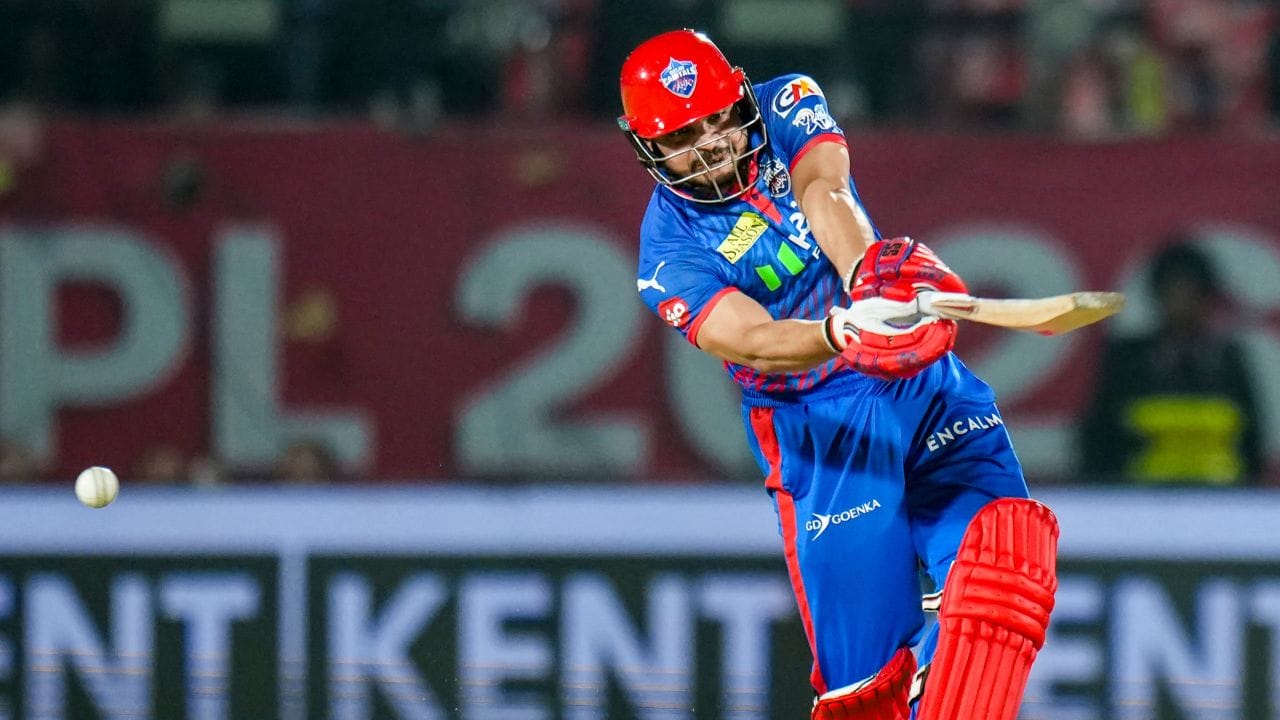 તેને IPL 2026 માટે રિટેન કર્યો અને 11 મેના રોજ પંજાબ કિંગ્સ સામે રમવાની તક આપી. માધવ તિવારીએ દિલ્હી ફ્રેન્ચાઇઝના વિશ્વાસ પર ખરો ઉતર્યો છે. માધવ તિવારીના પરિવાર વિશે જાણો.