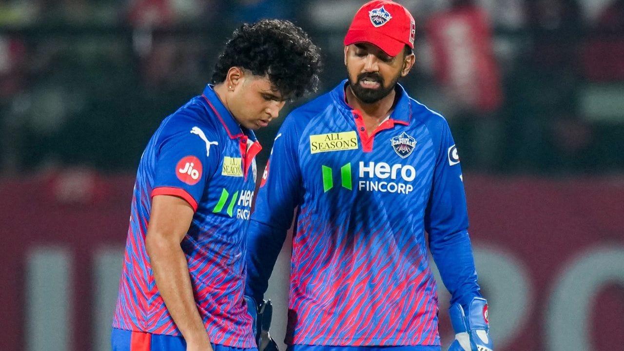IPL 2026 માં પોતાની પહેલી મેચ અને IPL કારકિર્દીની બીજી મેચ રમતા માધવ તિવારીએ પંજાબ કિંગ્સ સામે 4 ઓવરમાં 40 રન આપીને બે મોટા બેટ્સમેન, પ્રિયાંશ આર્ય અને કૂપર કોનોલીને આઉટ કર્યા. 
