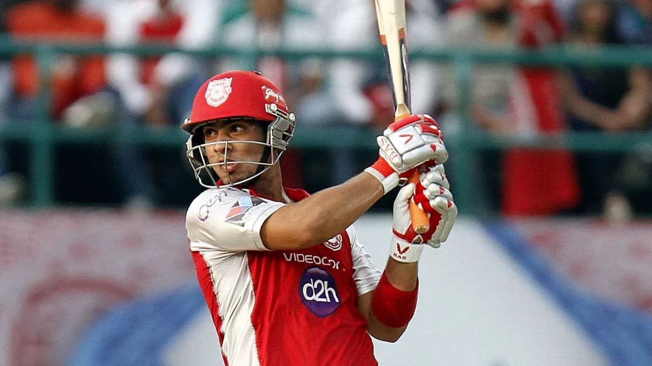 એક જ IPL સિઝનમાં છગ્ગો ફટકાર્યા વિના સૌથી વધુ રન બનાવવાનો રેકોર્ડ મનદીપ સિંહના નામે છે. 2013માં મનદીપ સિંહે પંજાબ માટે 16 મેચ રમી હતી. આ સિઝનમાં તેણે છગ્ગો ફટકાર્યા વિના 260 રન બનાવ્યા હતા. તેણે કુલ 36 ચોગ્ગા ફટકાર્યા હતા.
