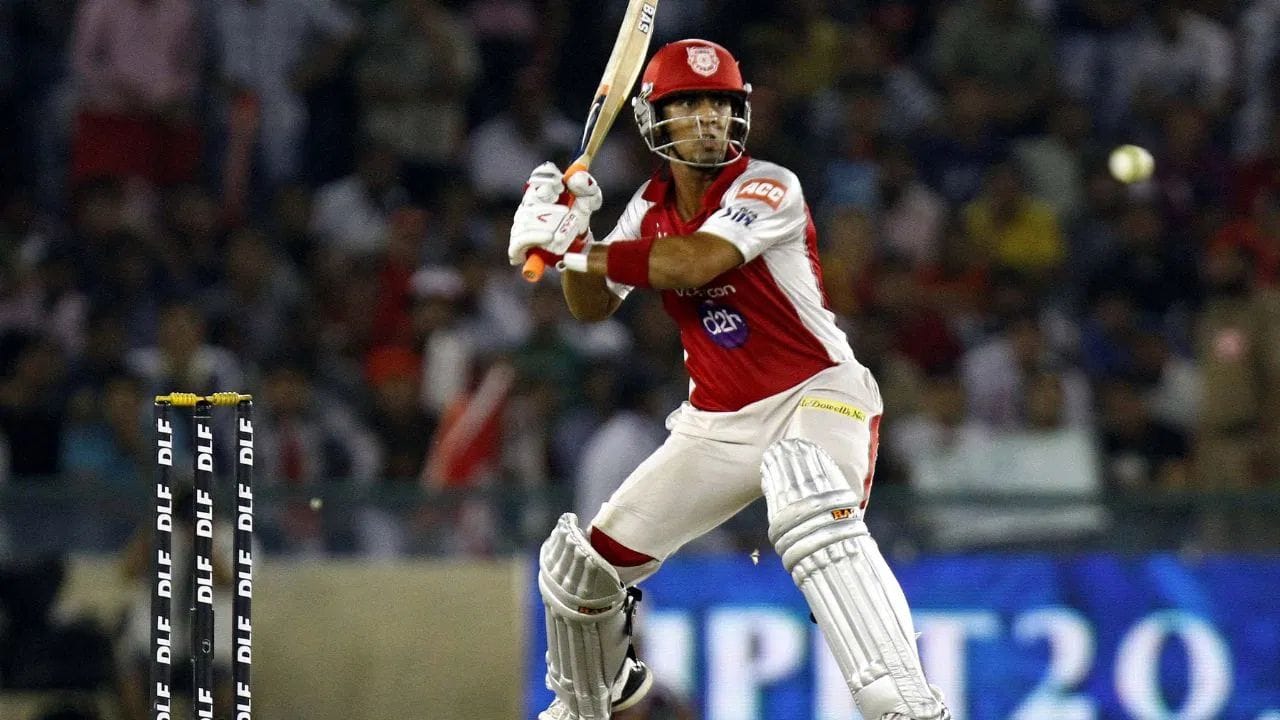મનદીપ સિંહ 2009 થી 2023 સુધી IPL રમ્યો હતો. આ દરમિયાન તેણે 111 મેચ રમી અને 20.80 ની સરેરાશથી 1706 રન બનાવ્યા. તેણે તેની IPL કારકિર્દી દરમિયાન કુલ 176 ચોગ્ગા અને 38 છગ્ગા ફટકાર્યા.