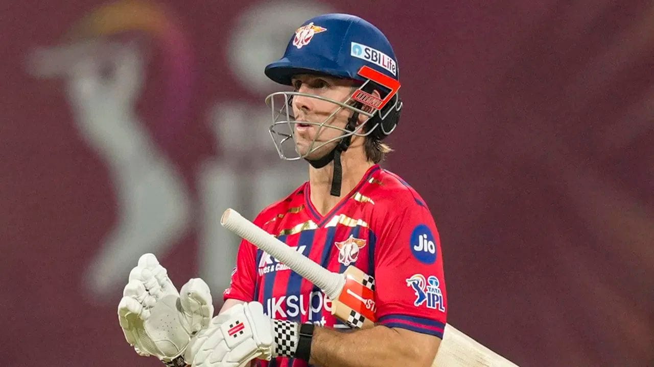 લખનૌ સુપરજાયન્ટ્સ ભલે IPL 2026 માં એક પછી એક હારનો સામનો કરી રહ્યું હોય, પરંતુ તેમનો ઓપનર મિશેલ માર્શ આ સિઝનમાં શાનદાર પ્રદર્શન કરી રહ્યો છે. માર્શે ગુરુવારે RCB સામે શાનદાર બેટિંગ કરી અને સદી ફટકારી હતી.