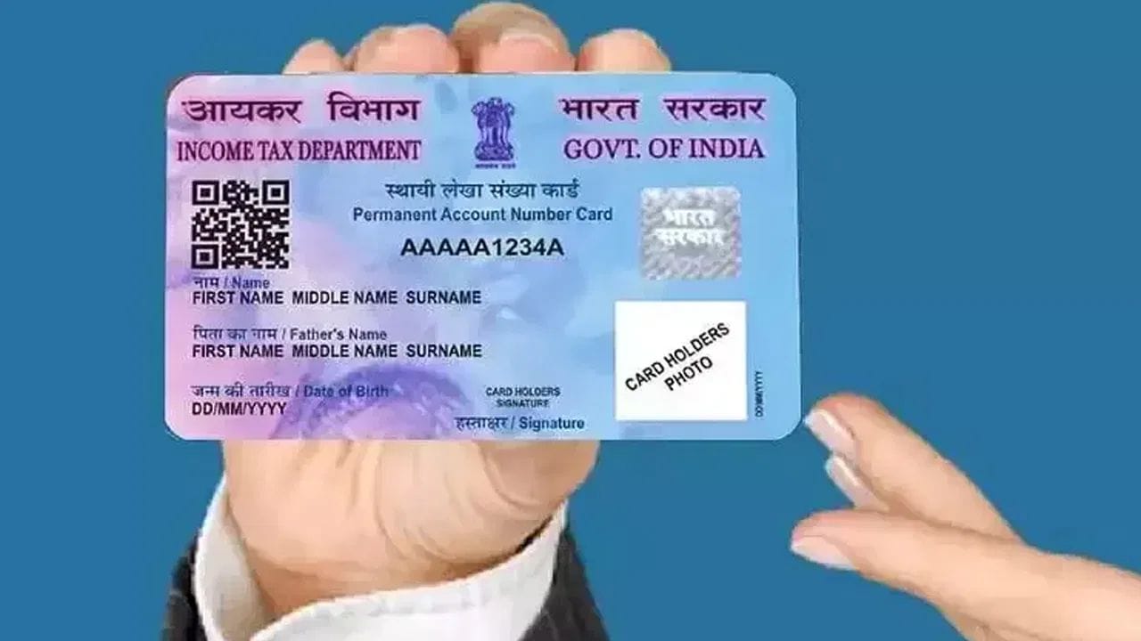 આ નવા ફેરફારો અંતર્ગત કુલ 8 એવા મોટા ટ્રાન્ઝેક્શન નક્કી કરવામાં આવ્યા છે, જ્યાં હવે ગ્રાહકોએ પાન કાર્ડની વિગતો આપવાની કોઈ જરૂર રહેશે નહીં. આ ઉપરાંત, સરકારે અત્યાર સુધી વપરાતા ફોર્મ 60 ને કાયમી ધોરણે બંધ કરીને તેના સ્થાને 'ફોર્મ 97' રજૂ કર્યું છે. જો કે, હાઈ-વેલ્યુ ટ્રાન્ઝેક્શનમાં આ ફોર્મનો વિકલ્પ પણ ઉપલબ્ધ રહેશે નહીં. દરેક ટેક્સપેયરે કાનૂની ગૂંચવણોથી બચવા માટે આ નવા નિયમો જાણી લેવા ખૂબ જ જરૂરી છે.