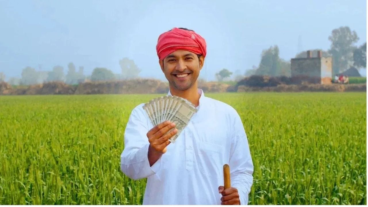 એક પરિવાર, એક લાભ: સરકારના સ્પષ્ટ નિયમો અનુસાર, પીએમ કિસાન યોજનાનો લાભ વ્યક્તિગત નહીં પણ આખા પરિવાર માટે નક્કી કરવામાં આવ્યો છે. પરિવારની વ્યાખ્યામાં પતિ, પત્ની અને સગીર બાળકોનો સમાવેશ થાય છે. તેથી, એક જ પરિવારમાંથી માત્ર એક જ સભ્ય આ યોજનાનો લાભ લઈ શકે છે. જો પતિ અને પત્ની બંને ફોર્મ ભરે છે, તો માત્ર એક જ અરજી માન્ય ગણવામાં આવશે.