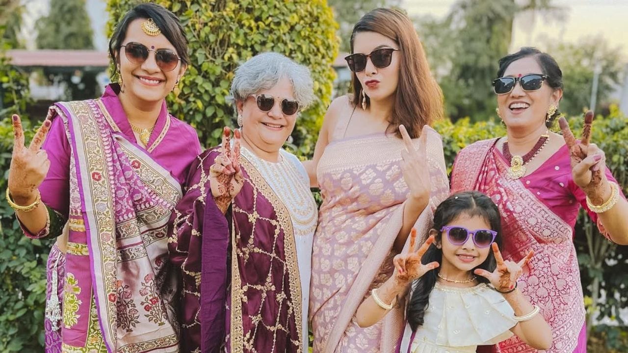 પૂજા ગોરે અભ્યાસ અમદાવાદની એજી સ્કૂલમાંથી પૂર્ણ કર્યો છે. આગળના અભ્યાસ માટે ગુજરાત યુનિવર્સિટીમાં એડમિશન લીધું હતુ.