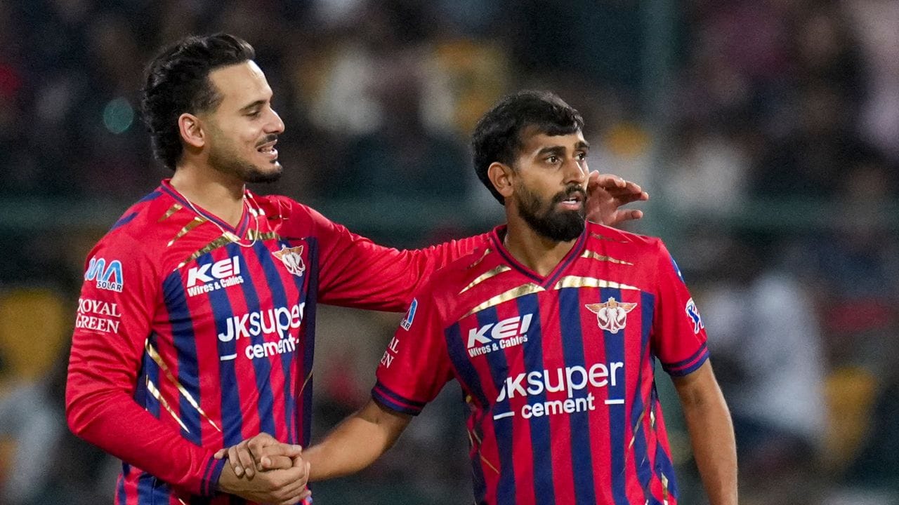 તેણે 24 માર્ચ 2025 ના રોજ દિલ્હી કેપિટલ્સ સામે IPL માં ડેબ્યૂ કર્યું હતું. તેની ડેબ્યૂ સીઝન દરમિયાન, તેણે સનરાઇઝર્સ હૈદરાબાદ સામેની મેચમાં ટ્રેવિસ હેડને બોલિંગ કરીને તેની પ્રથમ IPL વિકેટ લીધી હતી.