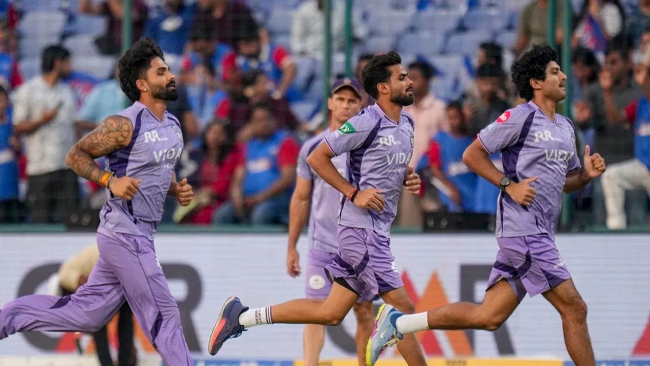 ન્યૂઝીલેન્ડ અને ઈંગ્લેન્ડ વચ્ચે બીજી ટેસ્ટ મેચ 17 થી 21 જૂન દરમિયાન ઓવલ ખાતે અને અંતિમ ટેસ્ટ 25 થી 29 જૂન દરમિયાન નોટિંગહામમાં રમાશે. વર્લ્ડ ટેસ્ટ ચેમ્પિયનશિપ પોઈન્ટ ટેબલમાં ન્યૂઝીલેન્ડ બીજા ક્રમે છે.