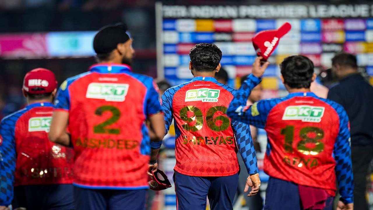 પંજાબ માટે, તેની બોલિંગ અને નબળી ફિલ્ડિંગ ચિંતાનો વિષય રહ્યો છે. મેચમાં હાર બાદ, પંજાબ કિંગ્સના કેપ્ટન શ્રેયસ ઐયર ખૂબ ગુસ્સે દેખાયા હતા. મેચ પછીની પ્રેઝન્ટેશન દરમિયાન, તેણે કહ્યું કે યુઝવેન્દ્ર ચહલને કેમ એક ઓવરની પણ બોલિંગ ન આપવામાં આવી.
