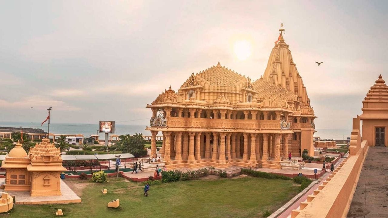 ધાર્મિક માન્યતા મુજબ કુંભાભિષેક દરમિયાન મંદિરમાં હાજર રહેવાથી અને અભિષેક જોવાથી વિશેષ પુણ્ય પ્રાપ્ત થાય છે. એવું માનવામાં આવે છે કે આ સમય દરમિયાન મંદિરની દૈવી ઊર્જા સૌથી વધુ સક્રિય હોય છે. 