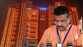 બંગાળમાં નિવૃત્ત અધિકારીઓ પર મુખ્યમંત્રી શુભેન્દુની 'સર્જિકલ સ્ટ્રાઈક'