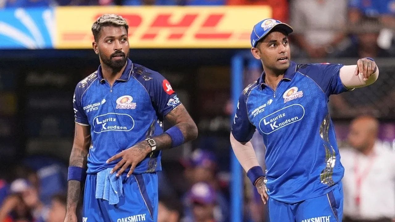 IPL 2026 ના પ્લેઓફમાં પહોંચવા માટે સંઘર્ષ કરી રહેલી મુંબઈ ઈન્ડિયન્સનો આગામી મુકાબલો ડિફેન્ડિંગ ચેમ્પિયન રોયલ ચેલેન્જર્સ બેંગલુરુ સામે થશે. રાયપુરમાં આ મેચ પહેલા ટીમના કેપ્ટન હાર્દિક પંડ્યા અને સૂર્યકુમાર યાદવ અંગે મહત્વપૂર્ણ સમાચાર સામે આવ્યા છે.
