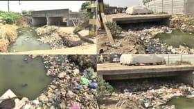 વડોદરા: રૂપારેલ કાંસમાં ઠાલવાયો કાટમાળ, સોસાયટીઓ પર જળબંબાકારનો ખતરો