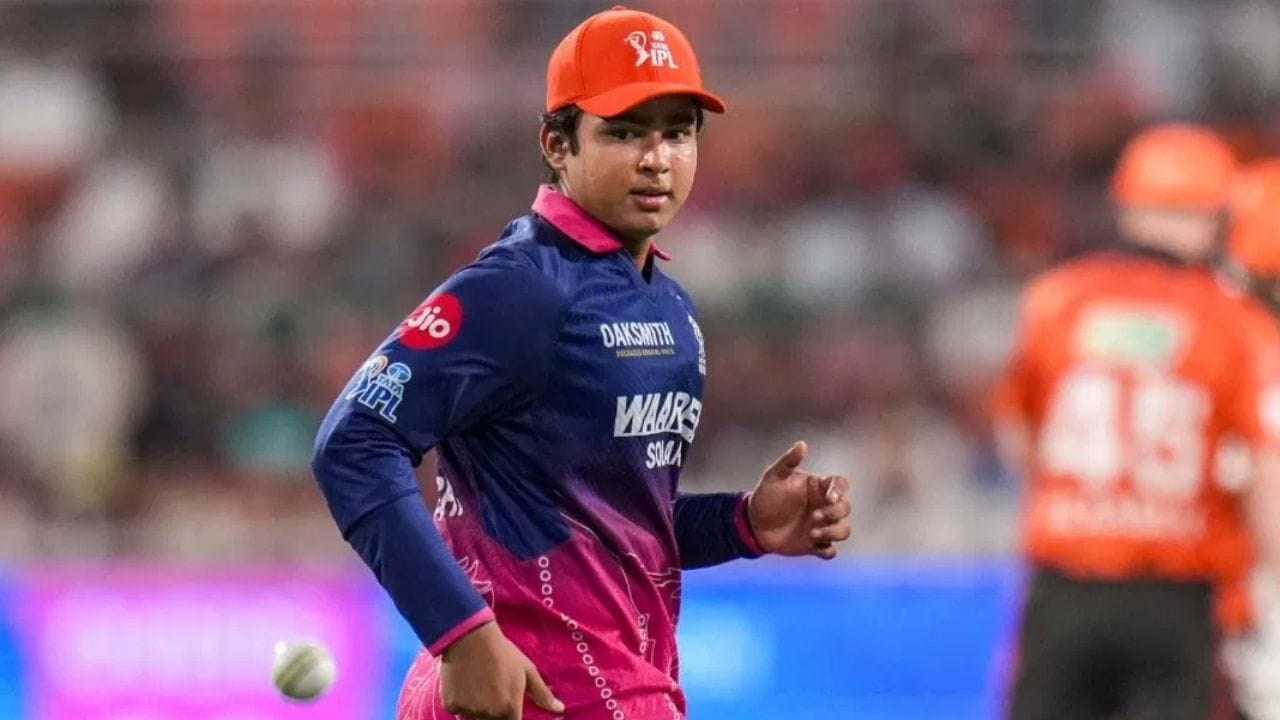 IPL 2026 માં વૈભવ સૂર્યવંશીનું પ્રદર્શન શાનદાર રહ્યું, અને તેણે સિઝનનો અંત એક મોટો એવોર્ડ જીતીને કર્યું. 15 વર્ષીય રાજસ્થાન રોયલ્સ ઓપનર બેટ્સમેનને તેની બીજી ર IPL સિઝનમાં સૌથી વધુ રન બનાવ્યા અને ઓરેન્જ કેપ એવોર્ડ જીત્યો. 