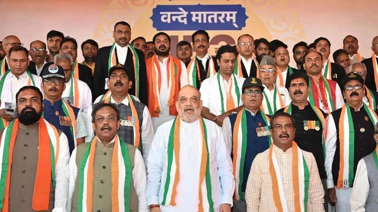  સરકારે "રાષ્ટ્રીય સન્માનના અપમાન નિવારણ અધિનિયમ" માં સુધારો કરવાના પ્રસ્તાવને સ્વીકાર્યો છે. એકવાર અમલમાં આવ્યા પછી, બંકિમ ચંદ્ર ચેટર્જી દ્વારા રચિત "વંદે માતરમ", રાષ્ટ્રગીત જેવા જ નિયમો અને પ્રતિબંધો લાગુ રહેશે. ઉલ્લંઘનને દાખલપાત્ર ગુનો ગણવામાં આવશે.