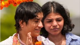 Vinesh Phogat : વિનેશ ફોગાટના સમર્થનમાં ઉતરી સાક્ષી મલિક