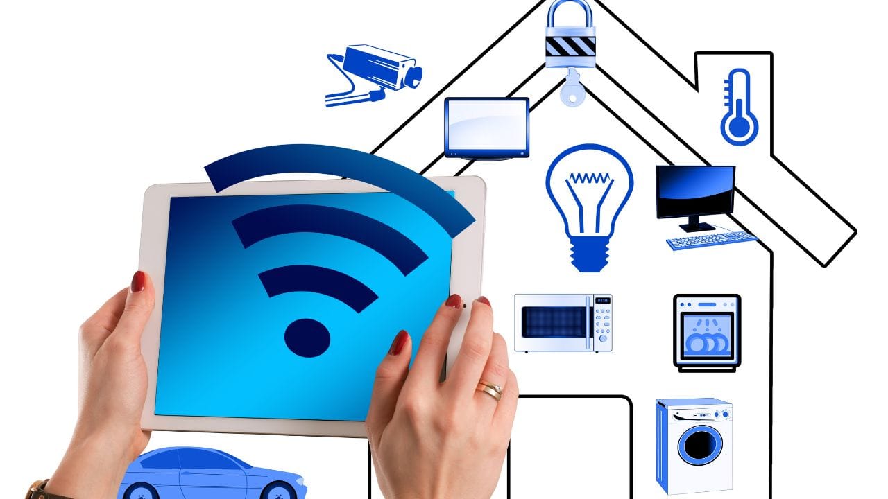 સાયબર નિષ્ણાતો સલાહ આપે છે કે WiFi માટે હંમેશા મજબૂત પાસવર્ડ રાખવો જોઈએ અને સમયાંતરે તેને બદલતા રહેવું જોઈએ. સાથે જ જાહેર સ્થળે ઉપલબ્ધ Public WiFi નો ઉપયોગ કરતી વખતે સાવચેત રહેવું ખૂબ જરૂરી છે.