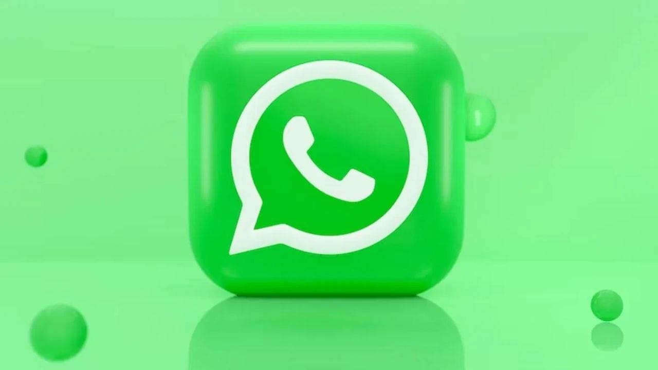 ચેટિંગ એપ વોટ્સએપ (WhatsApp) ટૂંક સમયમાં સબસ્ક્રિપ્શન આધારિત 'વોટ્સએપ પ્લસ' (WhatsApp Plus) લાવવાની તૈયારી કરી રહ્યું છે. આ નવા વર્ઝનમાં તમને અનેક પ્રીમિયમ ફીચર્સ જોવા મળશે. સબસ્ક્રિપ્શન લેવા માટે યુઝર્સે પૈસા ચૂકવવા પડશે. જો કે, જે યુઝર્સ પાસે વોટ્સએપનું લેટેસ્ટ iOS વર્ઝન છે, તેઓ અત્યારે આ પ્રીમિયમ સેવાનો લાભ ઉઠાવી રહ્યા છે.