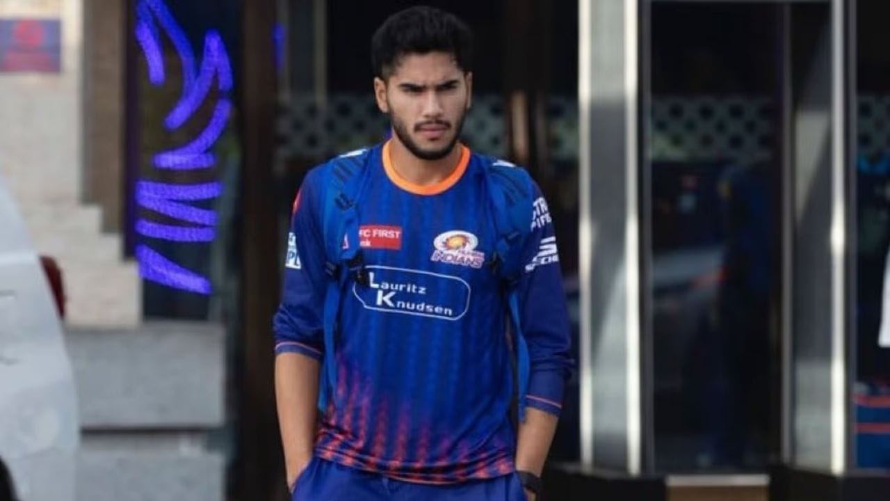 રાજ અંગદ બાવાએ પણ મુંબઈ માટે આ સિઝનમાં ફક્ત ત્રણ મેચ જ રમી હતી. બાવાએ ત્રણ મેચમાં બે વિકેટ લીધી હતી. તેણે એક ઈનિંગમાં બેટિંગ પણ કરી હતી, જેમાં 16 રન બનાવ્યા હતા.