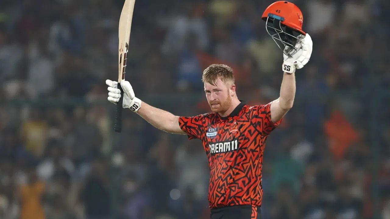 હેનરિક ક્લાસેન IPL 2026 માં શાનદાર ફોર્મમાં છે. તેણે પહેલી મેચમાં RCB સામે 22 બોલમાં ફક્ત 31 રન બનાવ્યા હતા, પરંતુ ત્યારબાદ KKR સામે 52 અને લખનૌ સામે 62 રન બનાવ્યા. પંજાબ સામે 39 અને રાજસ્થાન સામે 40 રન બનાવ્યા બાદ, તેણે ચેન્નાઈ સામે શાનદાર 59 રન ફટકાર્યા હતા. 