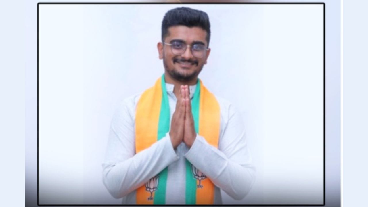 મોરબી મહાનગરપાલિકામાં નવા હોદ્દેદારોની વરણી કરવામાં આવી છે. ઉત્તમ સુરાણી નવા મેયર બન્યા છે, જ્યારે ચિરાગ રાણપરાને ડેપ્યુટી મેયર તરીકે નિમવામાં આવ્યા છે. સ્ટેન્ડિંગ કમિટી ચેરમેન તરીકે જયંતી પડસુંબિયાની વરણી કરવામાં આવી છે. સાથે જ પક્ષના નેતા તરીકે અર્પિતા જાડેજા અને દંડક તરીકે જયેશ દેસાઈને જવાબદારી સોંપવામાં આવી છે. નવા સુકાનીઓની જાહેરાત બાદ કાર્યકર્તાઓમાં ઉત્સાહનો માહોલ જોવા મળી રહ્યો છે.