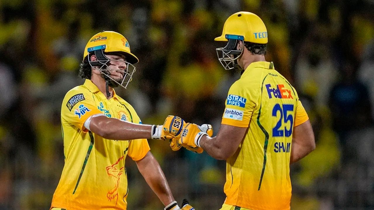 ચેન્નાઈ સુપર કિંગ્સે છેલ્લા બોલે સૌથી વધુ નવ IPL મેચ જીતી છે. ચેન્નાઈની છેલ્લા બોલે પહેલી જીત 2008 માં આવી હતી. ત્યારબાદ 2012 માં CSKએ છેલ્લા બોલે ત્રણ મેચમાં જીત મેળવી હતી. 2019, 2020, 2021, 2022 અને 2023માં પણ ચેન્નાઈએ  છેલ્લા બોલે મેચ જીતી હતી. રવિન્દ્ર જાડેજાએ CSKને છેલ્લા બોલે ત્રણ જીત અપાવી છે. 