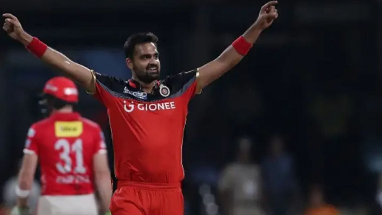 અનિકેત ચૌધરી બોલર છે, પણ તેણે પોતાની IPL કારકિર્દીના પહેલા જ બોલ પર સિક્સર ફટકારી હતી. (PC:PTI/X)