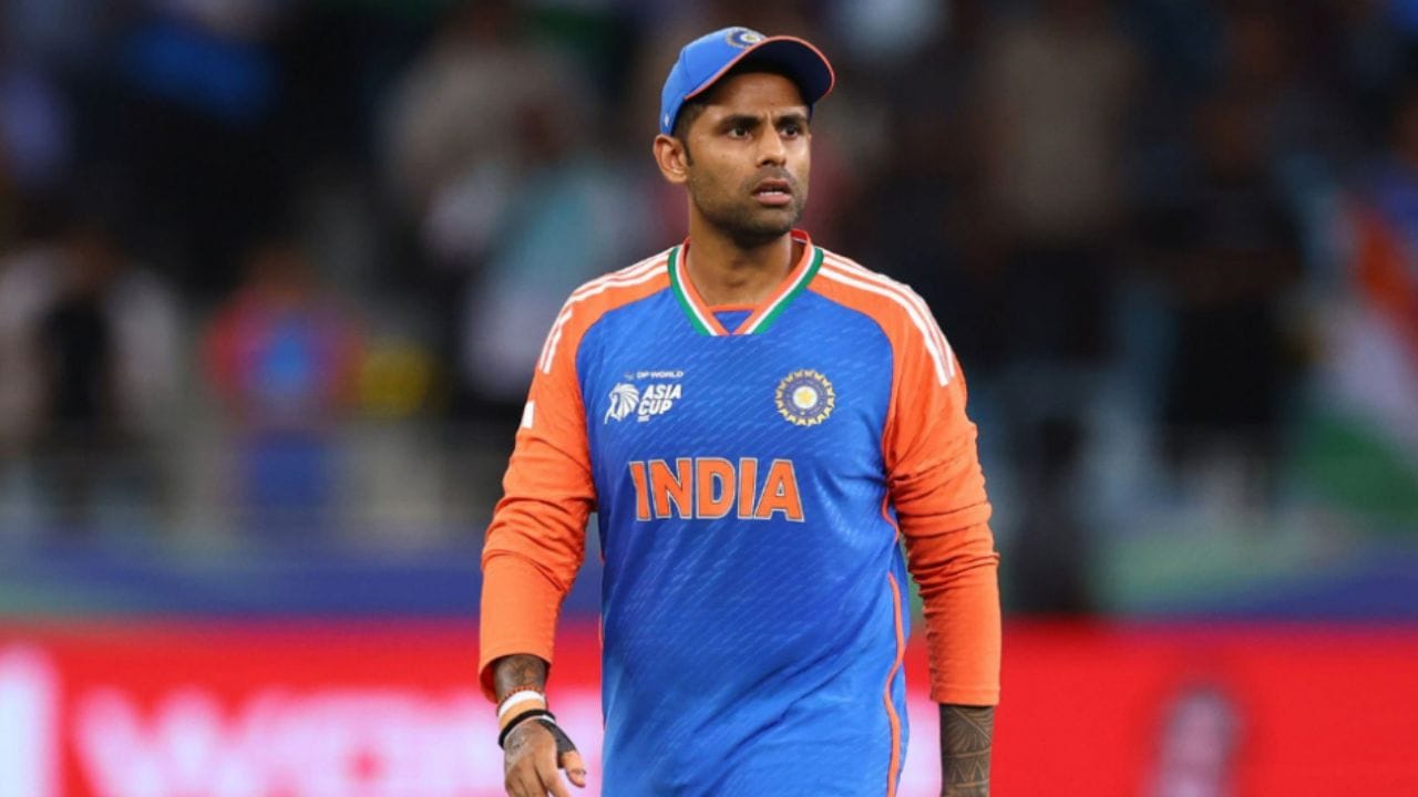 IPL 2026 પછી, ટીમ ઈન્ડિયા નવી શરૂઆત કરવા માટે તૈયાર છે. ભારતે તાજેતરમાં 2026 T20 વર્લ્ડ કપ જીત્યો હતો, અને ટીમ હવે બે વર્ષ પછી યોજાનારી ટુર્નામેન્ટ પર ધ્યાન કેન્દ્રિત કરશે. છેલ્લા બે વર્ષોમાં, ભારતની T20 ટીમમાં નોંધપાત્ર ફેરફારો થયા છે - જે ફેરફારો આખરે 2026 વર્લ્ડ કપ દરમિયાન ફાયદાકારક રહ્યા. હવે, BCCI એ ટીમ ઈન્ડિયામાં કેટલાક મોટા ફેરફારો લાગુ કરવાનો નિર્ણય લીધો છે, જે સંભવતઃ નવા કેપ્ટનના આગમનનો માર્ગ મોકળો કરશે.(ફોટો ક્રેડિટ-Google)