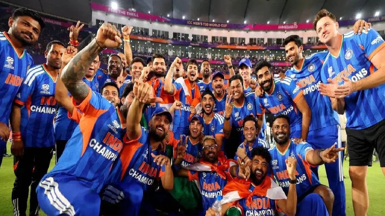 ICC દર વર્ષે મે મહિનાની શરૂઆતમાં બધા ફોર્મેટ માટે રેન્કિંગમાં અપડેટ્સ જાહેર કરે છે. આ અપડેટમાં અગાઉની મેચોમાંથી પોઈન્ટ દૂર કરવામાં આવે છે અને પાછલા વર્ષોના પોઈન્ટનું મહત્વ વધે છે. 