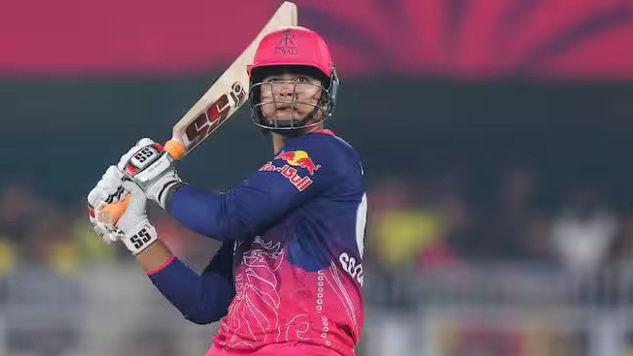 કોલકાતા નાઈટ રાઈડર્સે 35 છગ્ગા અને ગુજરાત ટાઈટન્સે 31 છગ્ગા ફટકાર્યા છે. દિલ્હી કેપિટલ્સ 28 છગ્ગા સાથે યાદીમાં સૌથી નીચે છે. આ વચ્ચે સૌથી ચોંકાવનારી વાત એ છે કે યુવા ખેલાડી વૈભવ સૂર્યવંશીએ એકલાએ 37 છગ્ગા ફટકાર્યા છે અને તે એકલો અનેક ટીમોથી આગળ છે.