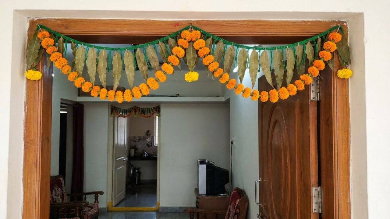 નોંધ : અહીં, પૂરી પાડવામાં આવેલી વિગતો માત્ર વાસ્તુ, જ્યોતિષ અને રિપોર્ટ્સ મુજબ પર આધારિત છે. TV9 ગુજરાતી કોઈપણ પ્રકારની માહિતીને સમર્થન આપતું નથી.