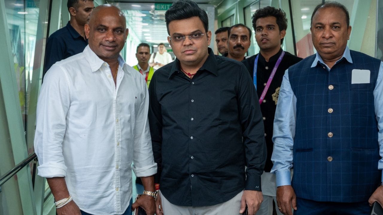 અમદાવાદ સતત પશ્ચિમ ભારતના મહત્વપૂર્ણ એવિએશન હબ તરીકે પોતાની ઓળખ મજબૂત બનાવી રહ્યું છે. FitsAirની આ નવી સીધી ફ્લાઇટ શરૂ થતાં હવે ગુજરાત અને શ્રીલંકા વચ્ચે પ્રવાસ વધુ સરળ બનશે. સાથે જ વેપાર, પર્યટન, રોકાણ અને સાંસ્કૃતિક સંબંધોને પણ નવી ગતિ મળશે.