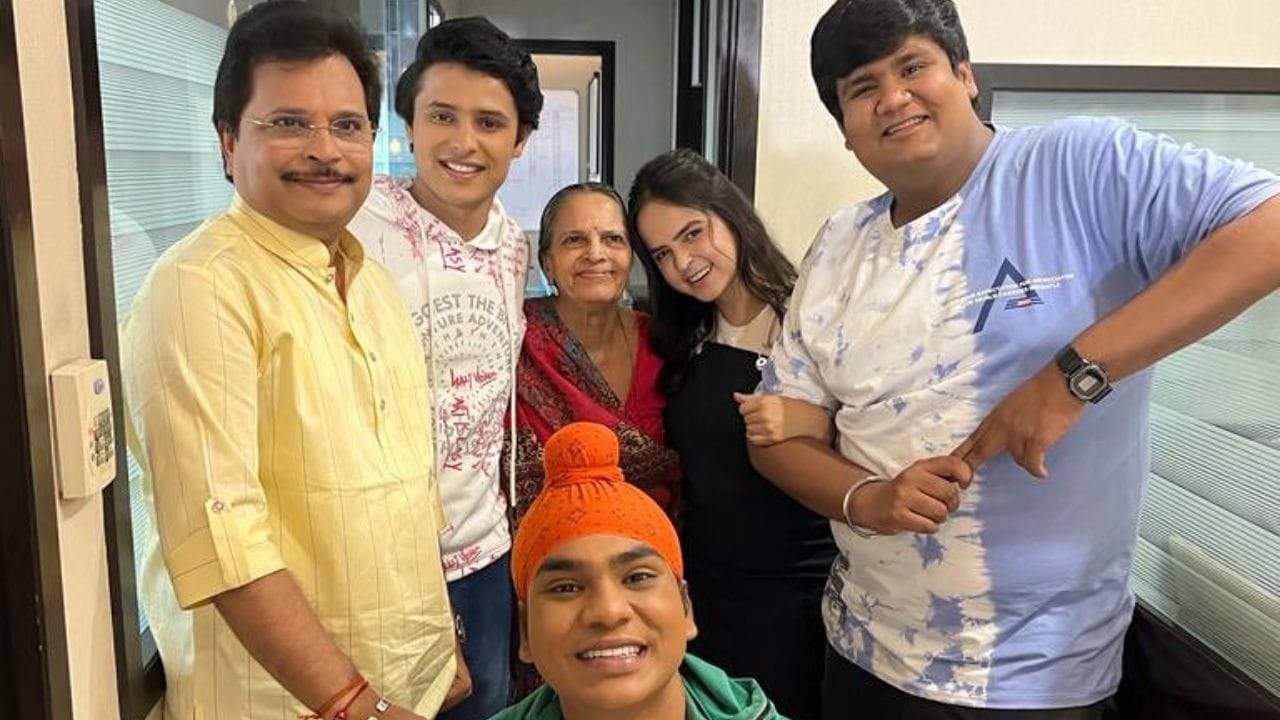 તેમણે વિવિધ પ્રાદેશિક ભાષાની ધારાવાહિકો (અસિત કુમાર મોદી કારકિર્દી) ના નિર્માણ અને સર્જનાત્મક વિભાગો પણ સંભાળ્યા હતા.અસિત કુમાર મોદીની અંદાજિત કુલ સંપત્તિ લગભગ 84  કરોડ રૂપિયા છે.