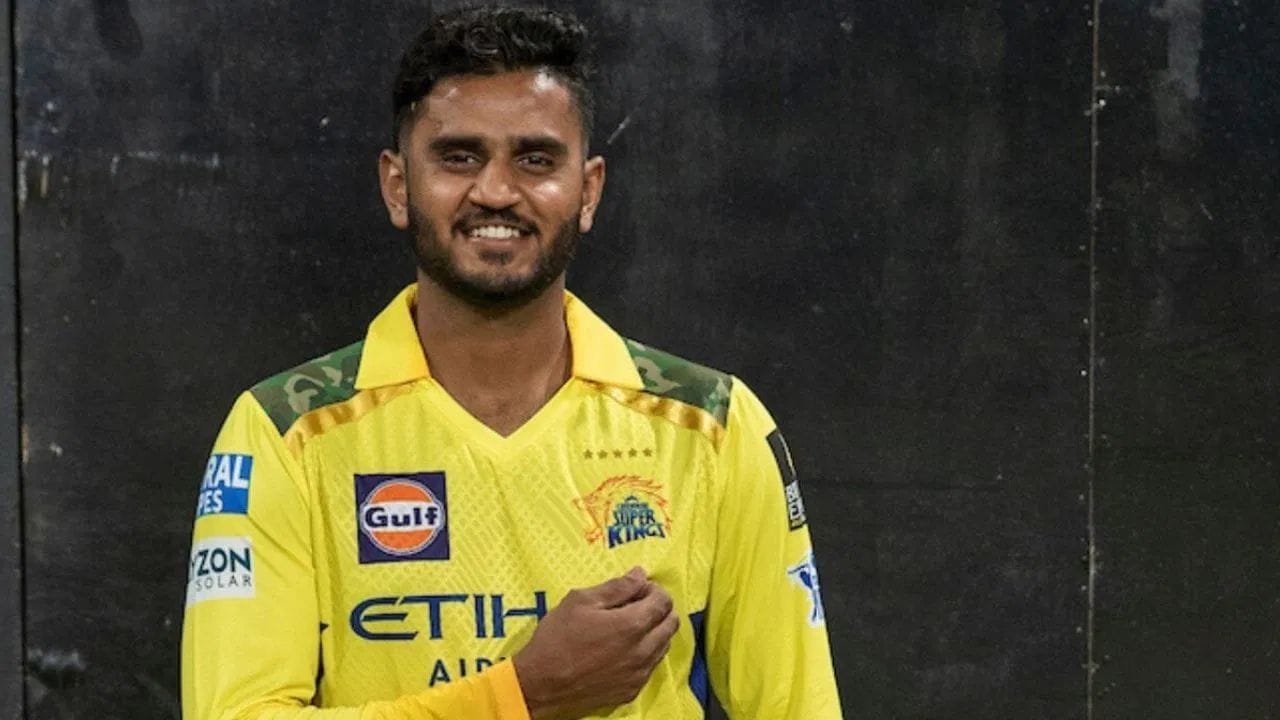 ઉર્વિલ પટેલ IPL 2026નો સૌથી ચર્ચિત યુવા ખેલાડી રહ્યો. લખનૌ સુપર જાયન્ટ્સ સામે માત્ર 13 બોલમાં 50 રન ફટકારી તેણે IPL ઈતિહાસનો સૌથી ઝડપી અર્ધશતકનો રેકોર્ડ બનાવ્યો. આ ઈનિંગે તેને રાતોરાત સ્ટાર બનાવી દીધો અને સમગ્ર ક્રિકેટ જગતમાં ચર્ચા જગાવી.