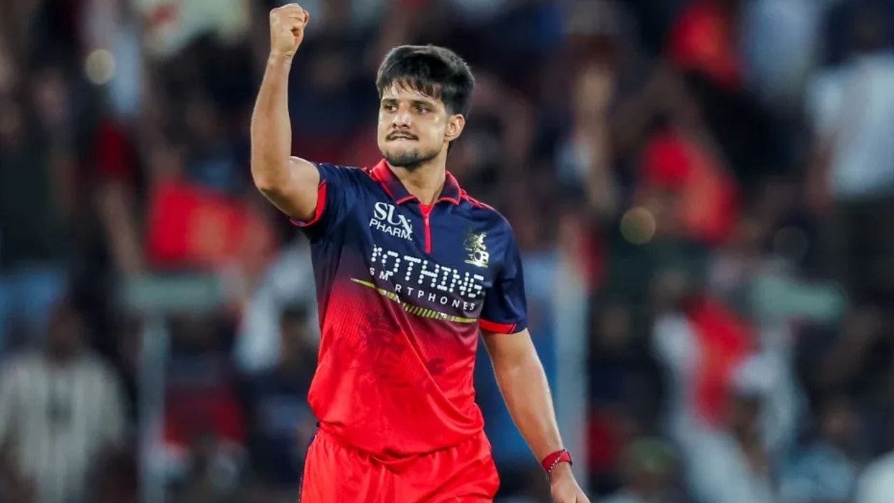 RCBના ફાસ્ટ બોલર રસિક દાર સલામ માટે IPL 2026 કારકિર્દીની સૌથી સફળ સિઝન રહી. તેણે 21 વિકેટ લઈને ટીમની સફળતામાં મહત્વપૂર્ણ ભૂમિકા ભજવી. દબાણભરી પરિસ્થિતિમાં તેની બોલિંગે RCBને ઘણી મહત્વપૂર્ણ  મેચોમાં  જીત અપાવી.