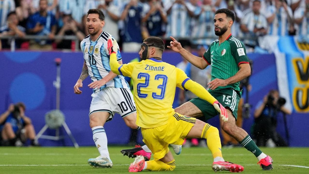 FIFA World Cup 2026માં ડિફેન્ડિંગ ચેમ્પિયન આર્જેન્ટિનાએ પોતાની શરૂઆત ખૂબ જ મજબૂત રીતે કરી છે. કેન્સાસ સિટી ખાતે રમાયેલી ગ્રુપ સ્ટેજ મેચમાં ટીમે અલ્જીરિયા સામે સંપૂર્ણ નિયંત્રણ જાળવી રાખીને એકતરફી જીત નોંધાવી.