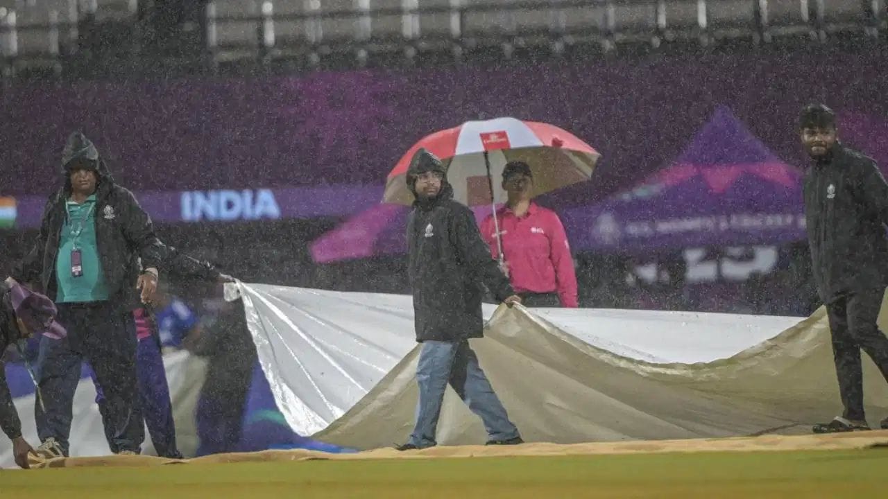 Accuweather અનુસાર સ્થાનિક સમય મુજબ બપોરે 1 થી 4 વાગ્યાની વચ્ચે વરસાદની શક્યતા વધારે છે. જેના કારણે મેચમાં વરસાદ વિક્ષેપ ઊભો કરી શકે છે.
